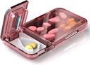 Travel Pill Organizátor s Pill Cutter Splitter, 4 Compartments Pill Pouzdro, Malý Pill Box pro kapesní peněženky, Denní Pill Kontejner na držení vitaminy Cod Játra olejové doplňky, Pink