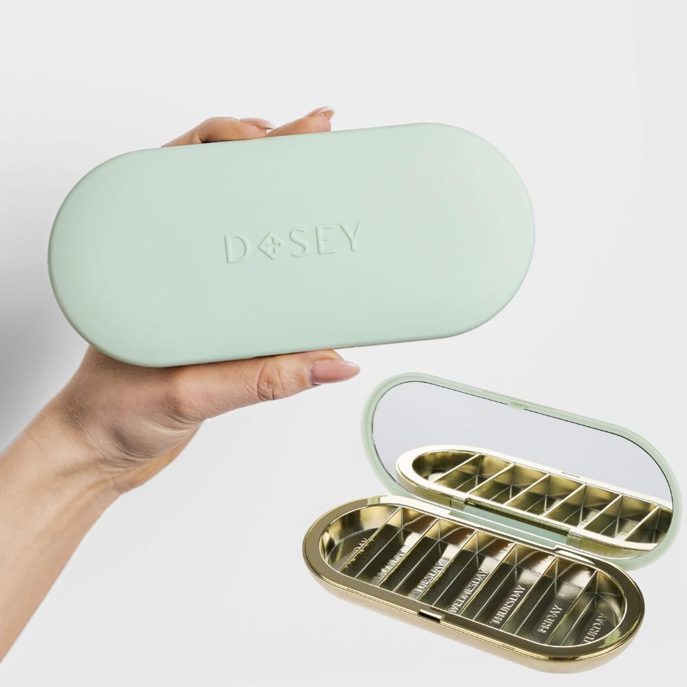 Dosey 7 Day Pill Compact Travel Pill Organizer - Pouzdro s 7 Pill Compartments for Medicine Storage & Protection - Stylový a Elegantní Megicion Organizátor se zrcadlem, Sage