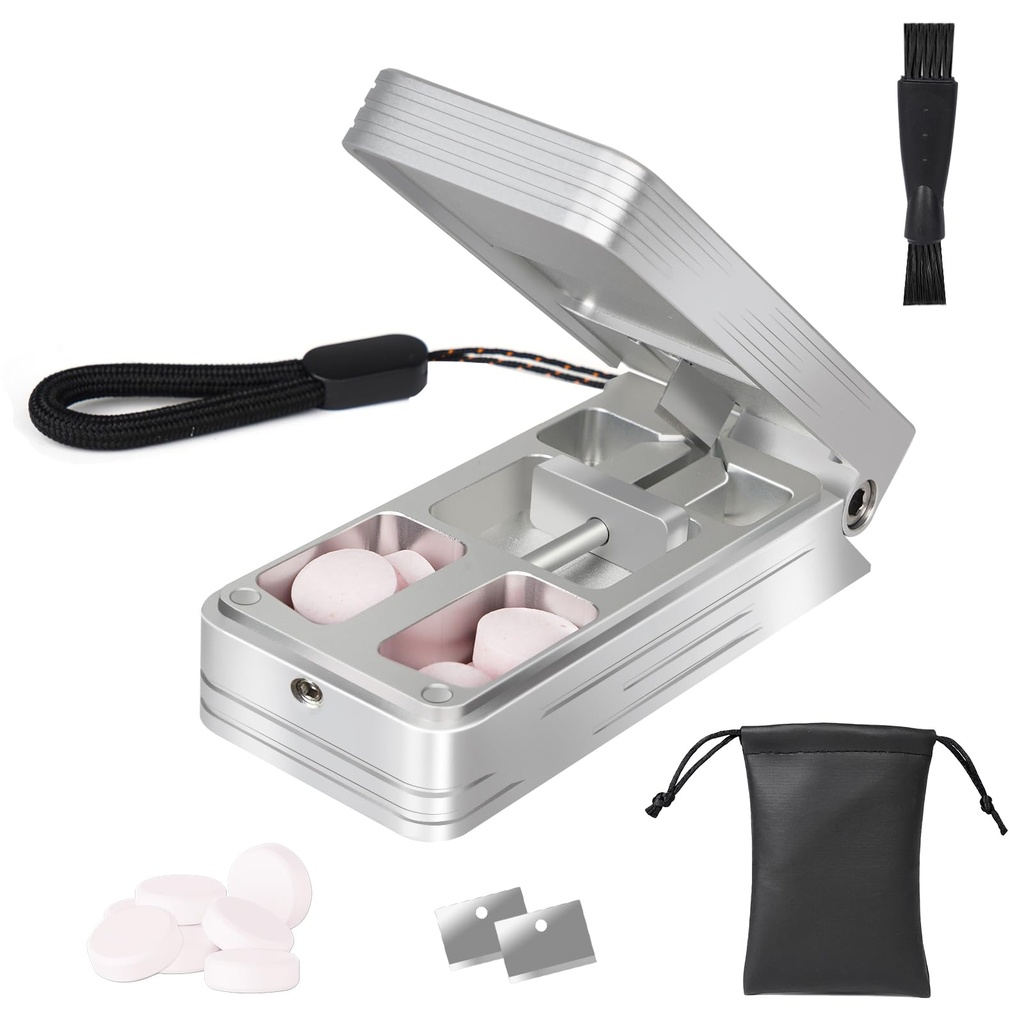 Pill Cutter pro malé a malé pilulky, profesionální hliníkový Pill Splitter s automatickým odkládací zařízení a 2 vyměnitelné nerezové ocelové čepele, přenosný PU Splitter s PU pouzdrem (Silver)