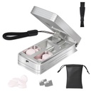 Pill Cutter pro malé a malé pilulky, profesionální hliníkový Pill Splitter s automatickým odkládací zařízení a 2 vyměnitelné nerezové ocelové čepele, přenosný PU Splitter s PU pouzdrem (Silver)