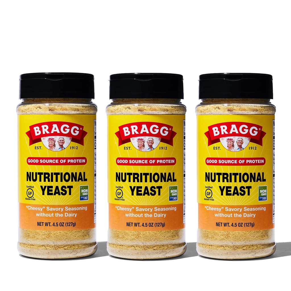 Bragg Nutritional Yeast Seasoning - Vegan, gluten zdarma sýrové vločky - Dobrý zdroj bílkovin a vitaminů - Nutritional Savory Parmesan Sýry Substitut - Non GMO ověřený, 4,5 unce, 3-Pack