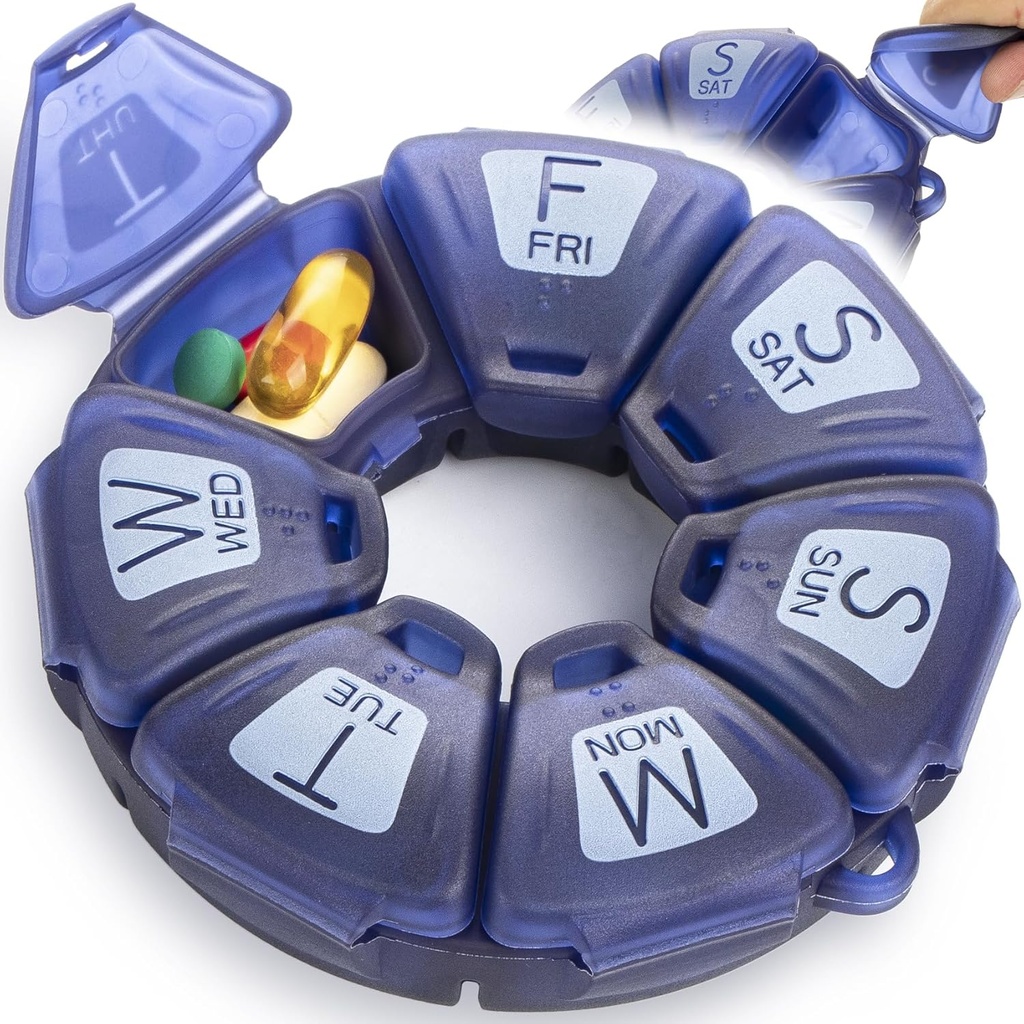 Round Weekly Pill Organizer, TPU Rubbberized, Travel Pill Container 7 Day, se 7 Velké kompartmenty, Skvělé pro denní vitamíny a doplňky, Roztomilý Pill Pouzdro s velkými písmeny a Braille (modrá)