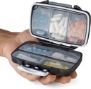 Travel Pill Organizátor - Moisture Proof Přenosný Vitamin Holder s 7 Compartments, Kompaktní doplněk pouzdro pro Purse Essential Medicine Kit fot Traveling Pocket Pharmacy with Labels, Black