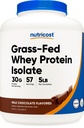 Nutricost Grass- Fed syrovátkový protein izolát (čokoláda) 5LBS - Non- GMO, gluten zdarma, přírodní aroma